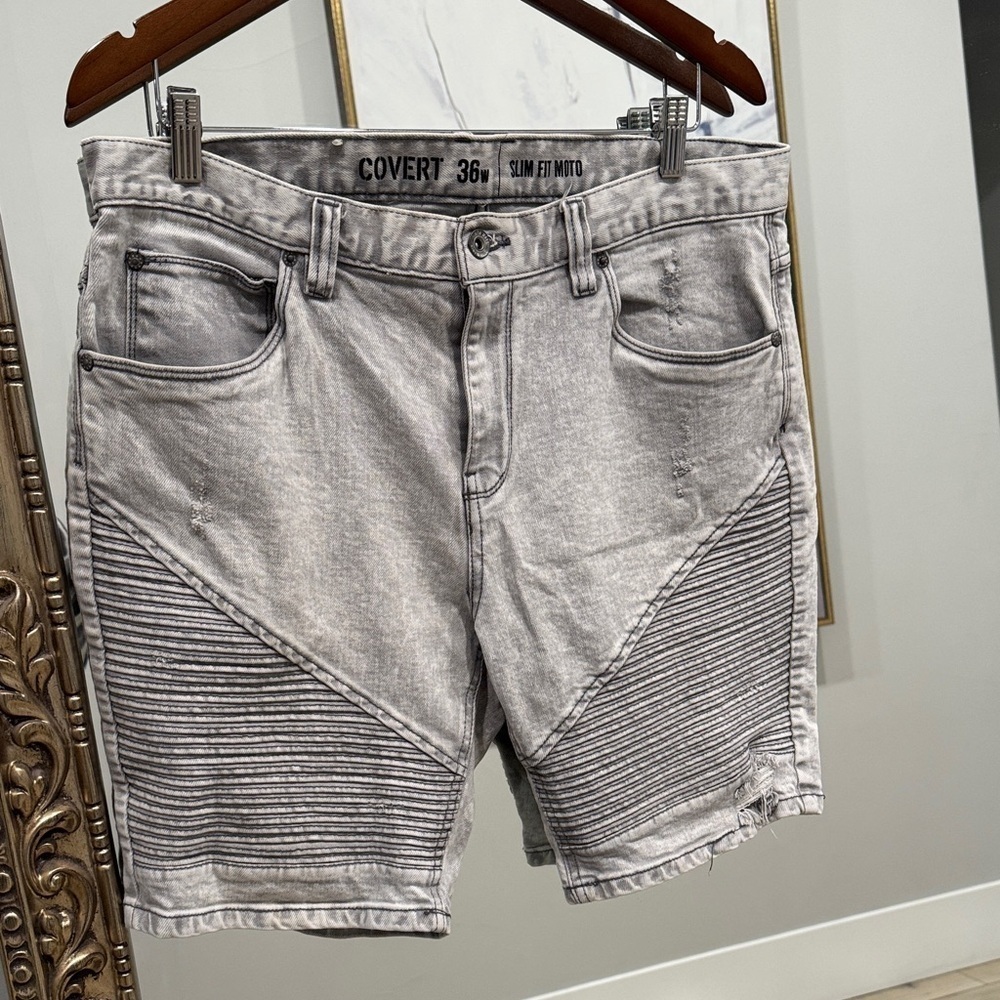 Covert Gray Men's Jean Shorts with Ribbed Accents